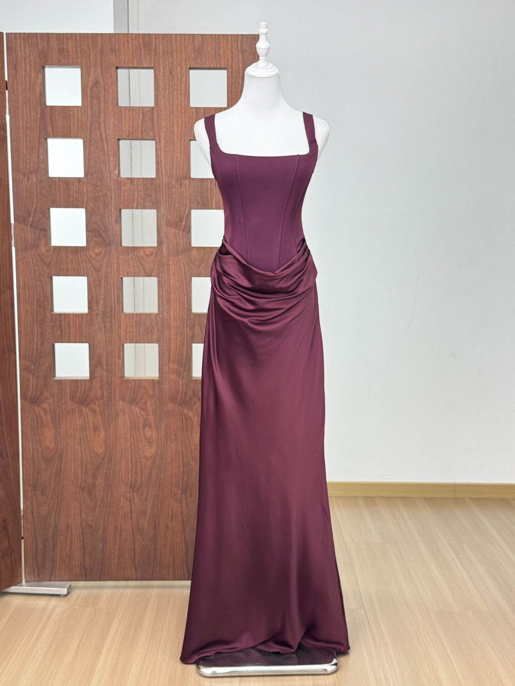 Boned Strapless Satin Gown Dress for Women, Fitted Slim Silhouette, Elegant Drape, High-End Evening Long Dress