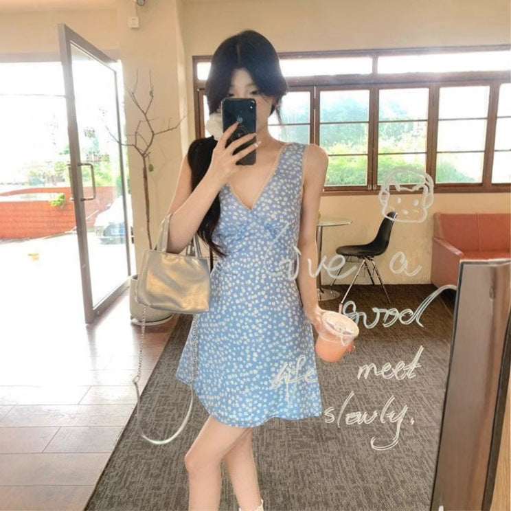 Style Blue Fresh Floral V-neck Backless Dress for Women Slim Fit Vacation A-line Sleeveless Dress
