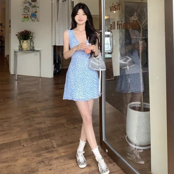 Style Blue Fresh Floral V-neck Backless Dress for Women Slim Fit Vacation A-line Sleeveless Dress