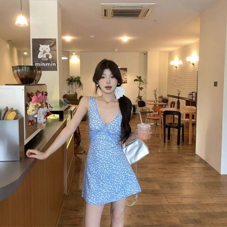 Style Blue Fresh Floral V-neck Backless Dress for Women Slim Fit Vacation A-line Sleeveless Dress