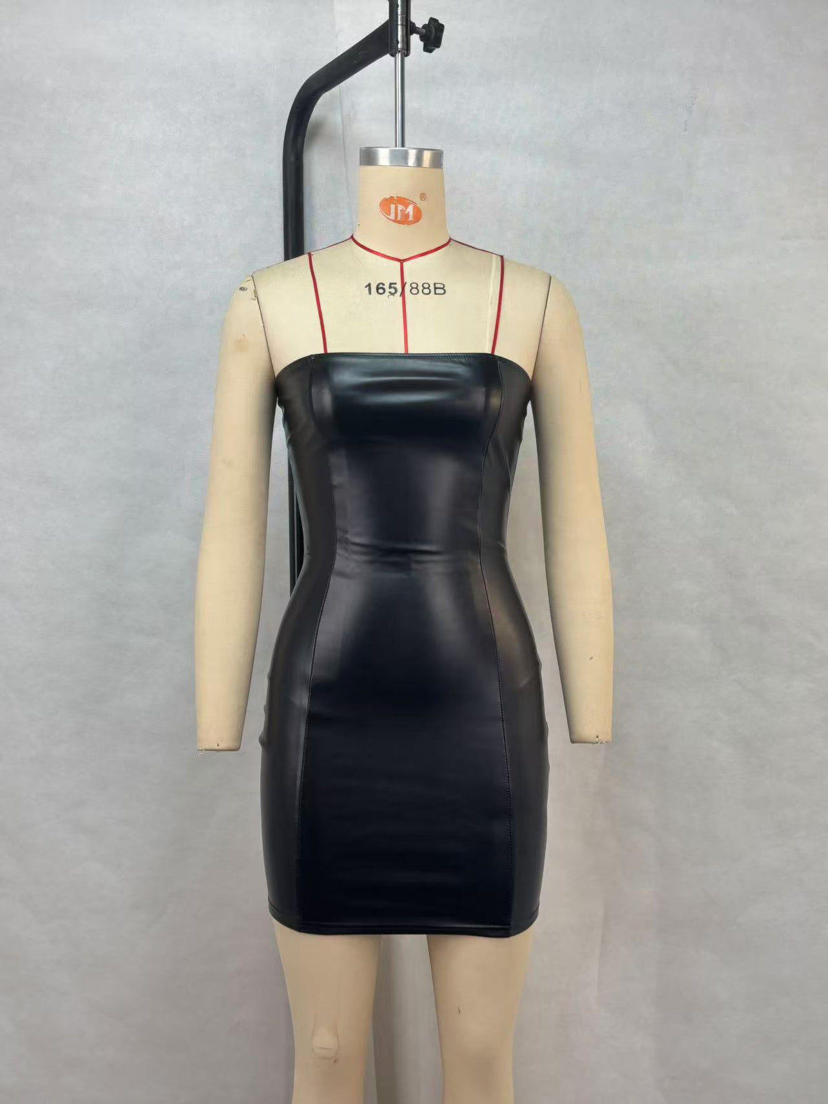 One line strapless waist and hip cinching dress